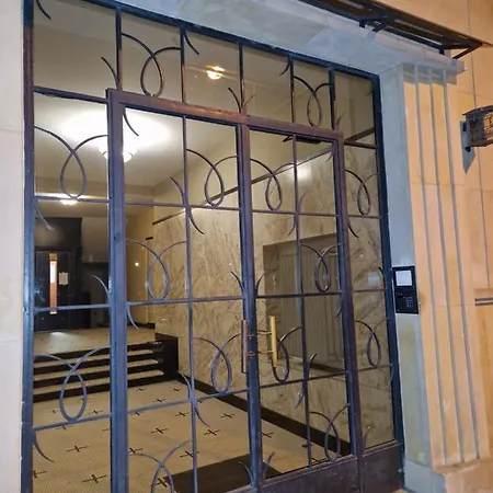 Trzech Krzyzy Konopnickiej 3 *