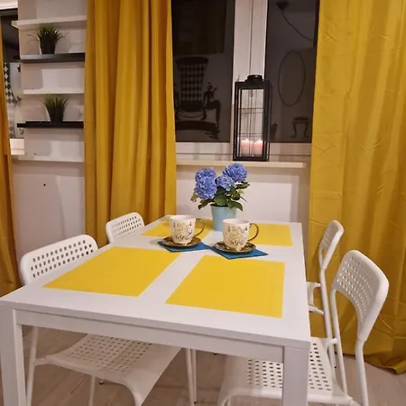 Trzech Krzyzy Konopnickiej 3 *