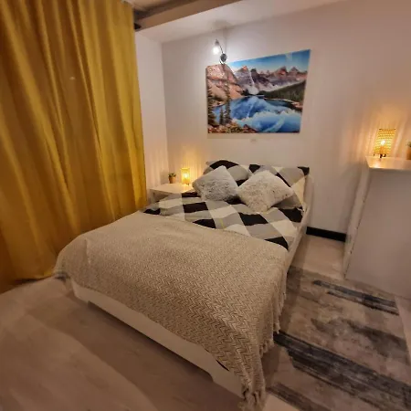 Trzech Krzyzy Konopnickiej 3 *