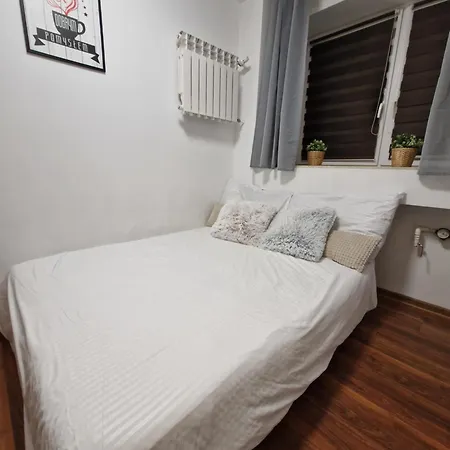 Trzech Krzyzy Konopnickiej 3 Warsaw