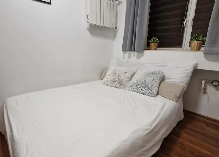 Trzech Krzyzy Konopnickiej 3 Warsaw